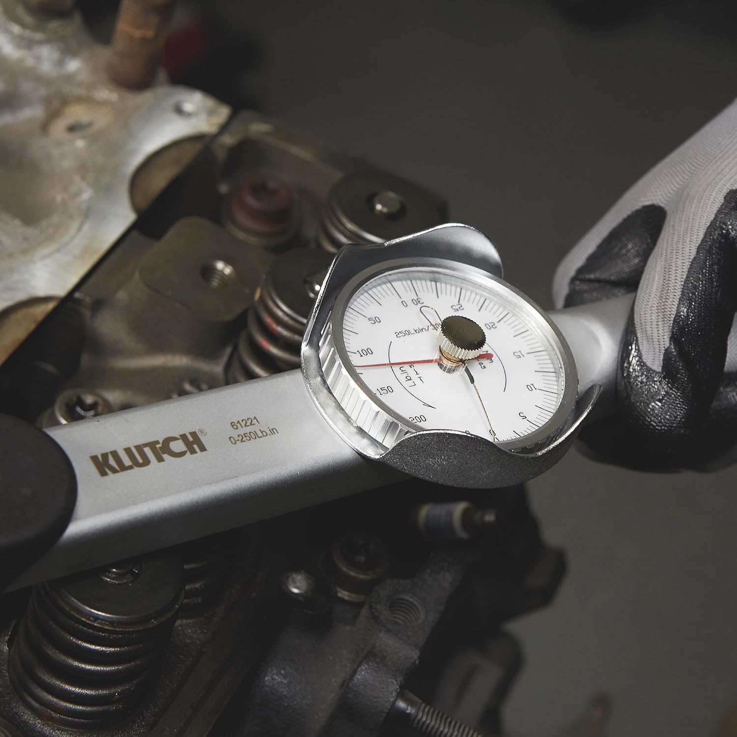 Klutch Dial Torque Wrench, 3/8-Inch Drive, 0-250 In.-Lb Torque Range, ±3% Accuracy, SAE & Metric Dual Scale, Mechanical Dial Torque Wrench with Peak Torque Indicator and Storage Case