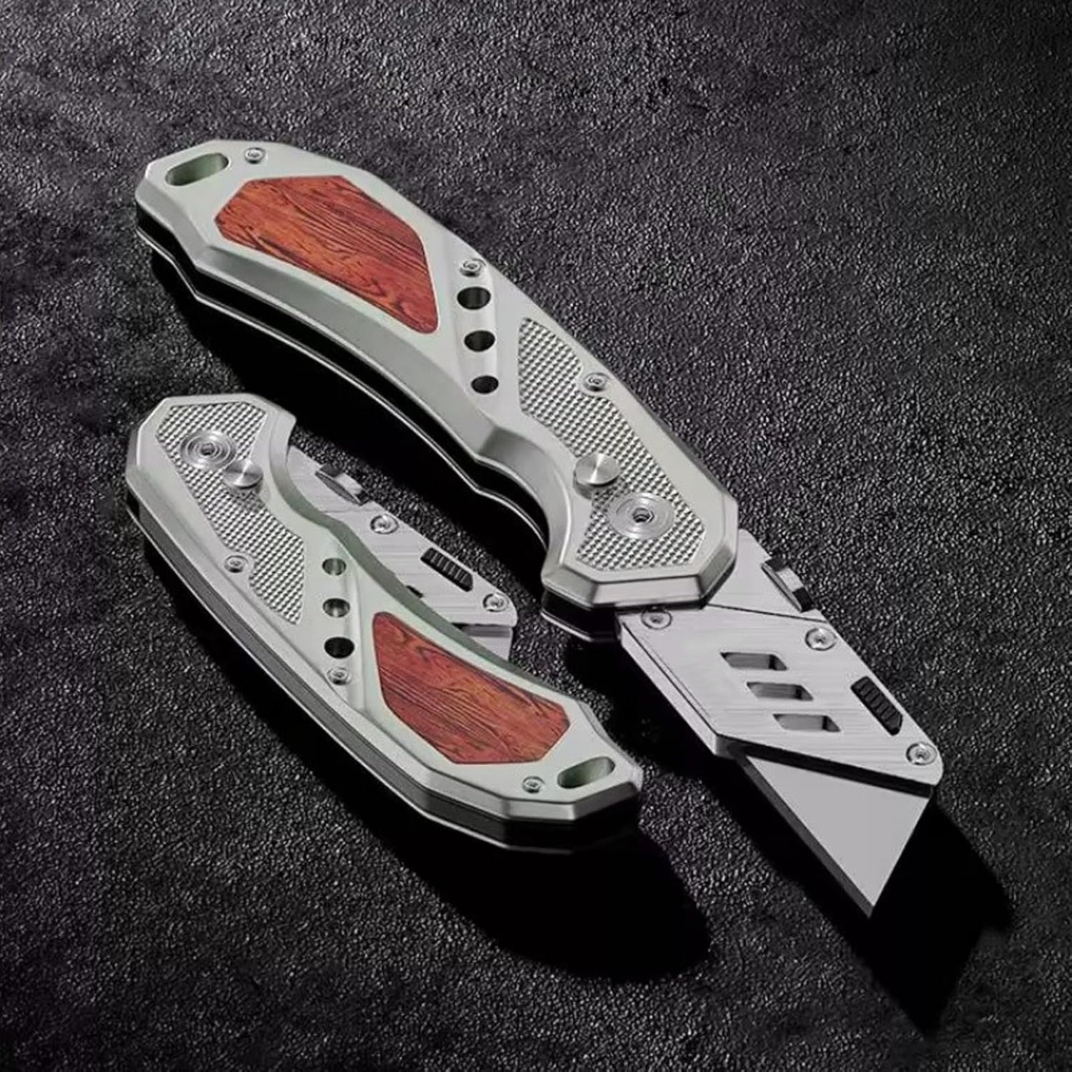 Box Knife with Belt Clip, Heavy Duty Box Cutter for Cartons,Carpet and Leather, with Wood Handle and Extra 11 SK5 Blades(*2)