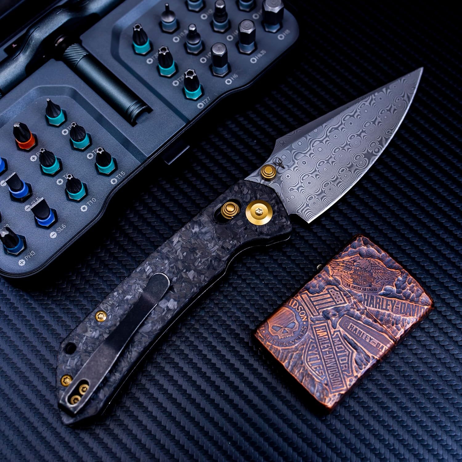 KANSEPT Fenrir Pocket Knife, 3.48'' Damascus Harpoon Sharp Blade, Shred Carbon Fiber Handle with Crossbar Lock, Bronze Thumb Stud Pocket Clip for Edc, Camping Survival Hiking Folding Knives K1034V1